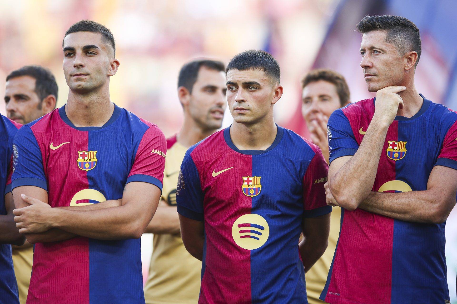 爱游戏体育莱万多夫斯基意外战胜老鹰,战术调整引爆全场!