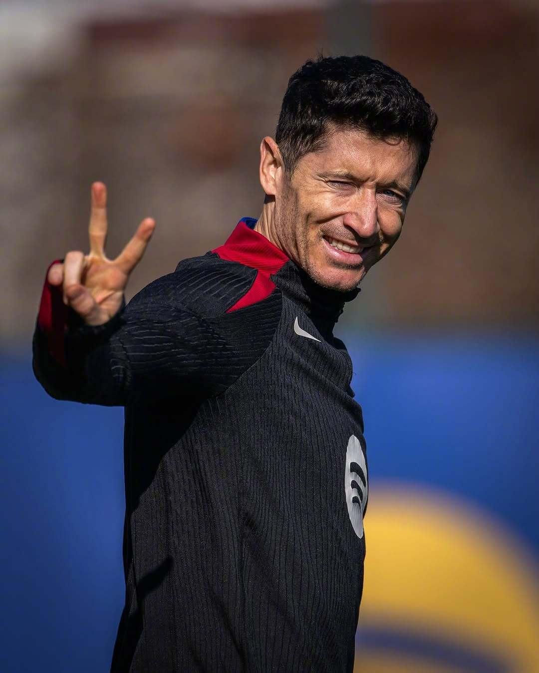 爱游戏体育莱万多夫斯基新星晋级下一阶段表现突出,法国队前途光明!比赛高潮迭起的简单介绍